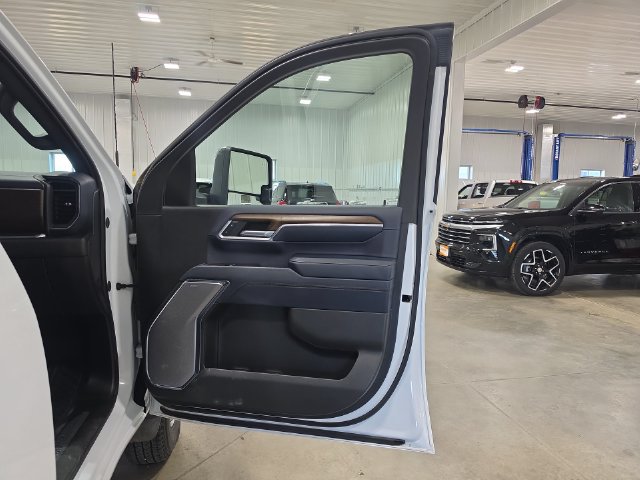 Used 2024 Chevrolet Silverado 3500 High Country w/ Technology Package AWD/4WD image 32