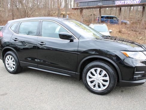 Used 2018 Nissan Rogue S image 5