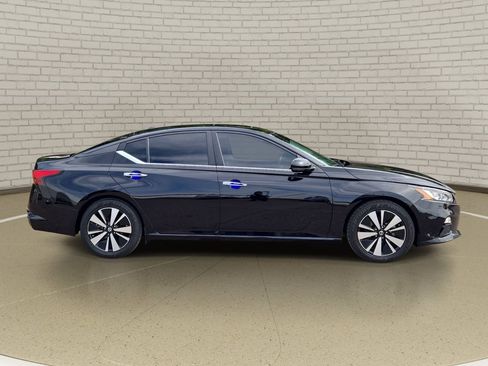 Used 2022 Nissan Altima 2.5 SV w/ SV Premium Package image 4