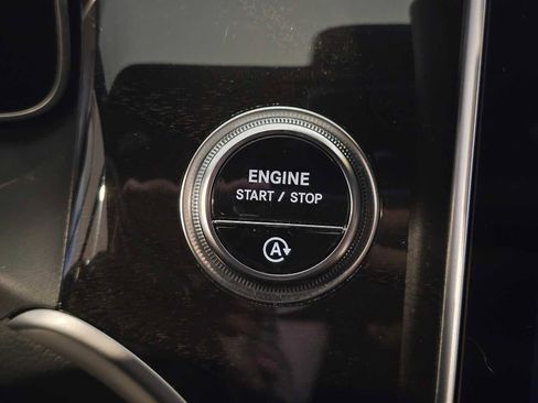 Used 2025 Mercedes-Benz GLC 300 image 33