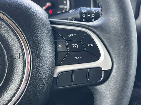 Used 2021 Jeep Renegade Latitude image 10