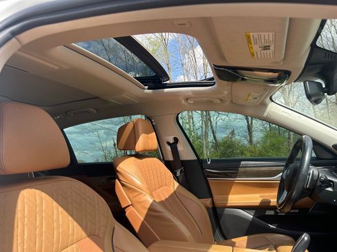 Used 2016 BMW 740i image 22