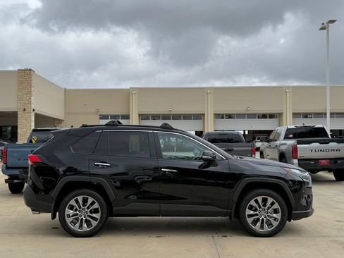 Used 2025 Toyota RAV4 Limited FWD image 5