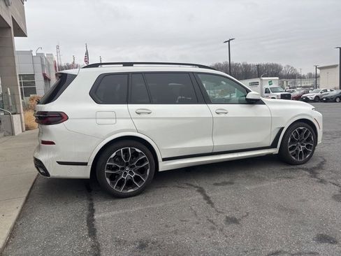 Used 2023 BMW X7 xDrive40i w/ Executive Package image 2