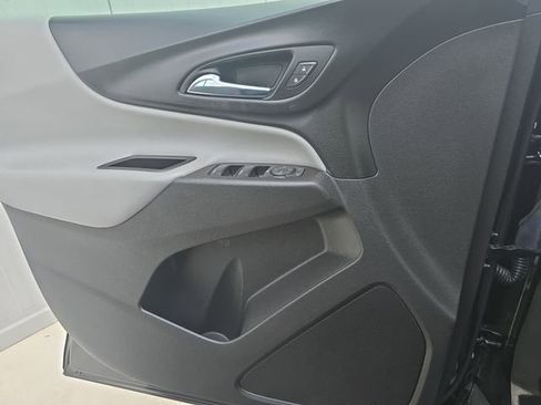 Used 2022 Chevrolet Equinox LS image 11