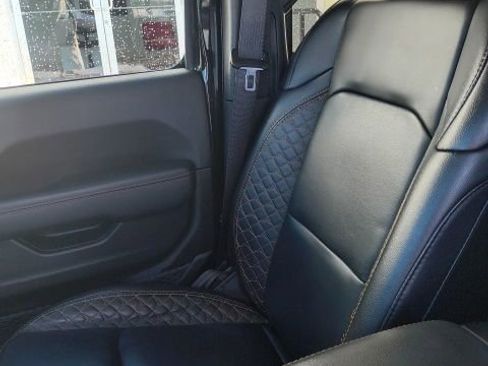 Used 2022 Jeep Gladiator Overland AWD/4WD image 11