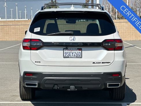 Certified 2025 Honda Pilot Black Edition image 5