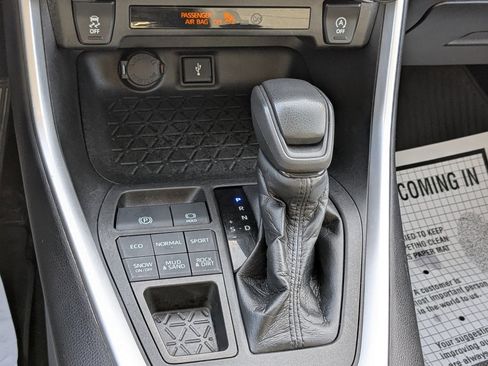 Used 2021 Toyota RAV4 LE image 18