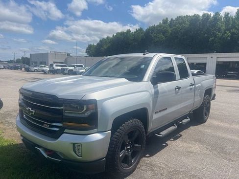 Used 2017 Chevrolet Silverado 1500 LT w/ Redline Edition AWD/4WD image 1