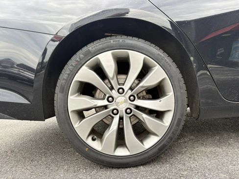 Used 2018 Chevrolet Malibu Premier w/ Premier Sun and Wheel Package FWD image 26