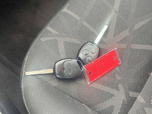 Used 2013 Ford Fiesta SE FWD image 5
