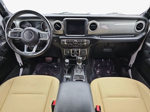 Used 2022 Jeep Wrangler Unlimited Sahara w/ Cold Weather Group AWD/4WD image 10
