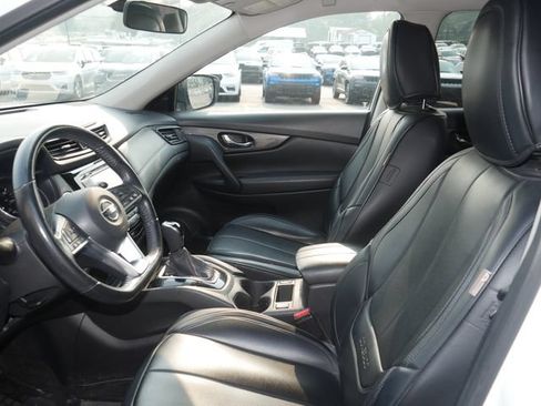 Used 2018 Nissan Rogue SV AWD/4WD image 3