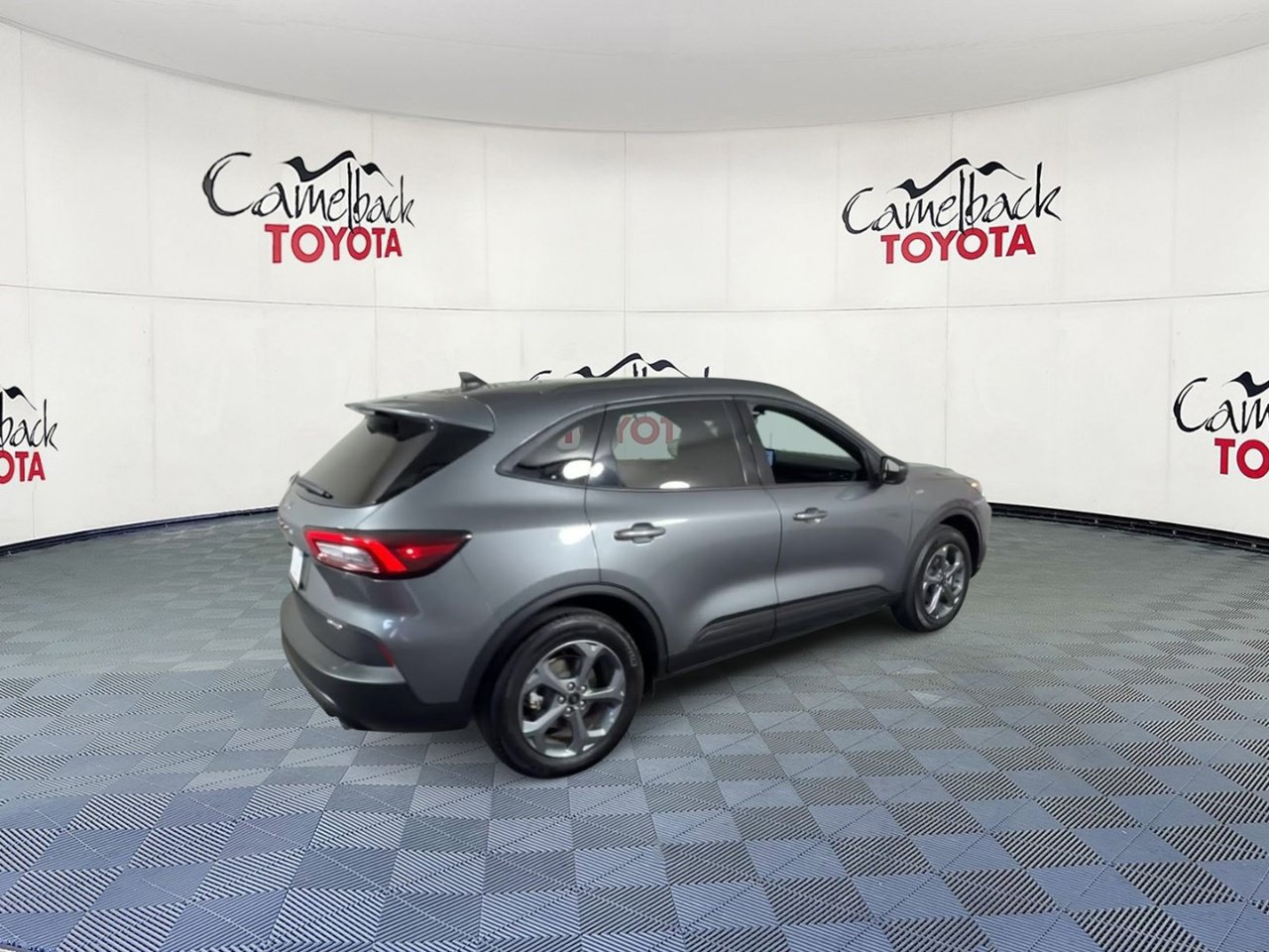 Used 2025 Ford Escape ST-Line AWD/4WD image 2