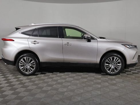 Used 2022 Toyota Venza XLE AWD/4WD image 17