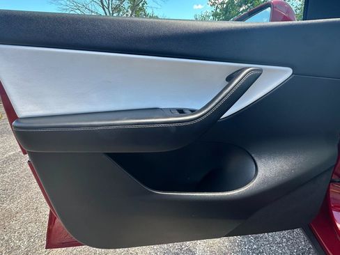 Used 2021 Tesla Model Y Long Range AWD/4WD image 16