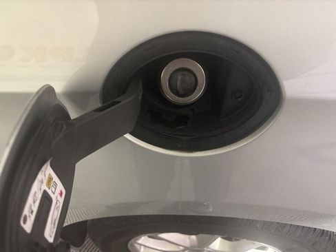 Used 2024 Chrysler Pacifica Touring-L image 49