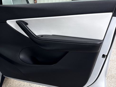 Used 2021 Tesla Model Y Performance image 27