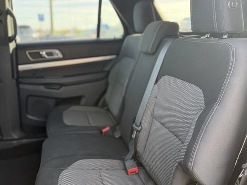 Used 2018 Ford Explorer XLT image 4