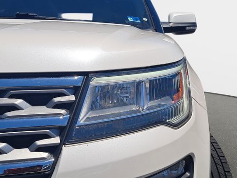 Used 2018 Ford Explorer Limited w/ Equipment Group 301A AWD/4WD image 31