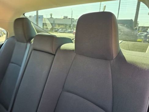 Used 2022 Toyota Corolla LE FWD image 10