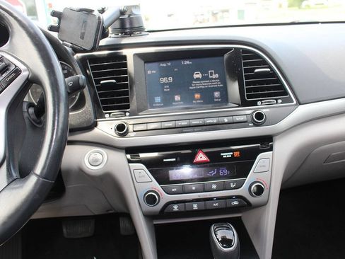 Used 2017 Hyundai Elantra Limited FWD image 9