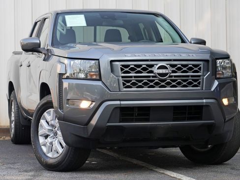 Used 2022 Nissan Frontier SV RWD image 2