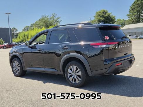 Used 2025 Nissan Pathfinder SV FWD image 3