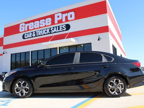 Used 2020 Kia Forte LXS image 2