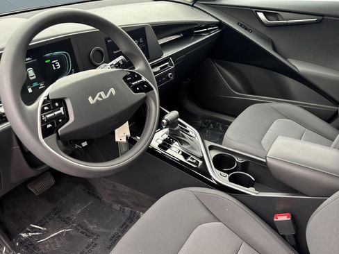 Used 2024 Kia Niro LX FWD image 4