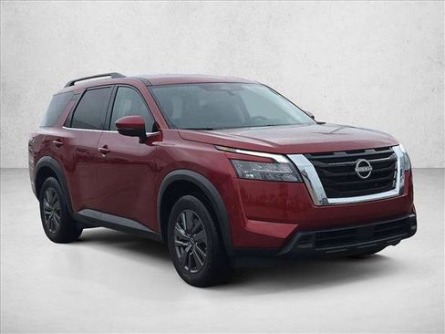 Used 2025 Nissan Pathfinder SV FWD image 3