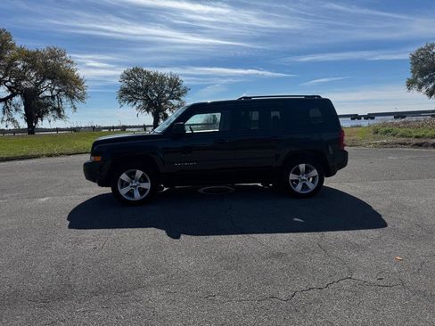 Used 2017 Jeep Patriot Latitude image 2