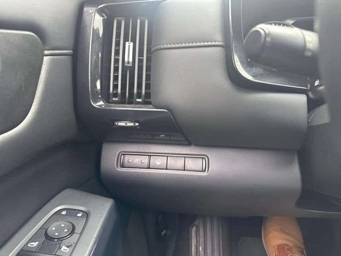 Used 2024 Nissan Pathfinder SV FWD image 17