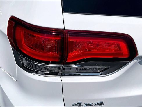 Used 2020 Jeep Grand Cherokee Limited AWD/4WD image 34