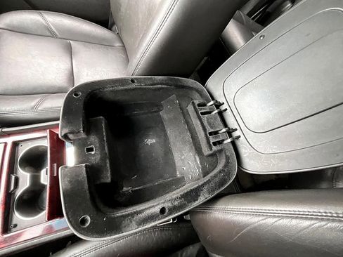 Used 2014 Cadillac Escalade Luxury image 26