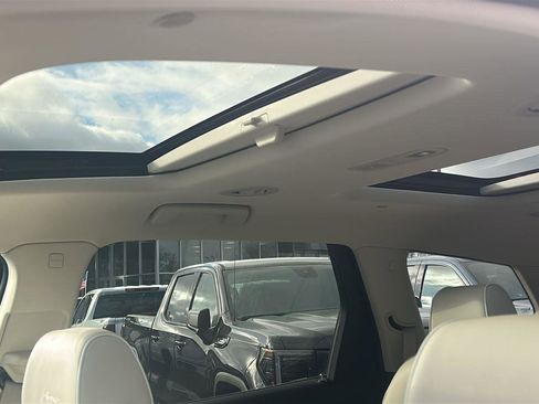 Certified 2023 Buick Enclave Avenir w/ Avenir Technology Package image 31