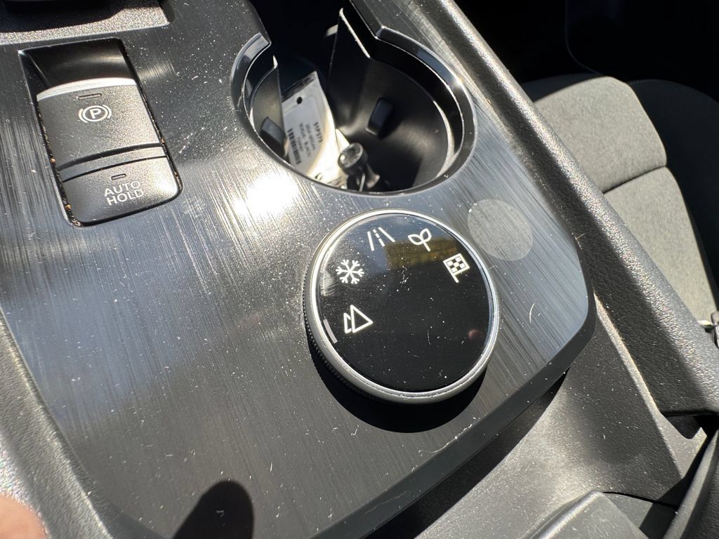 Used 2024 Nissan Rogue S AWD/4WD image 29