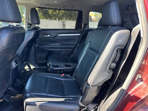 Used 2014 Toyota Highlander XLE FWD image 8