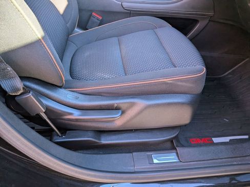 Certified 2022 GMC Acadia AT4 image 32