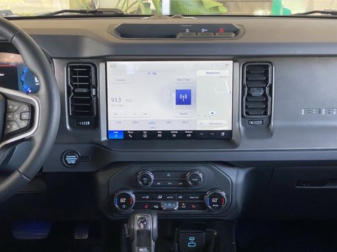 Used 2025 Ford Bronco Big Bend AWD/4WD image 32