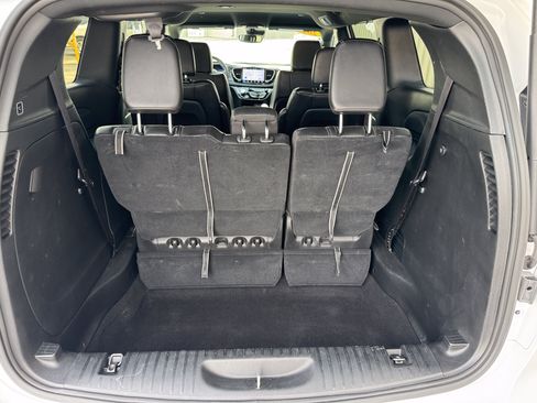 Used 2025 Chrysler Pacifica Select FWD image 30