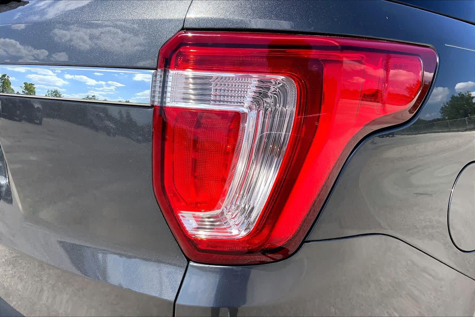 Used 2016 Ford Explorer XLT w/ Equipment Group 202A FWD image 30