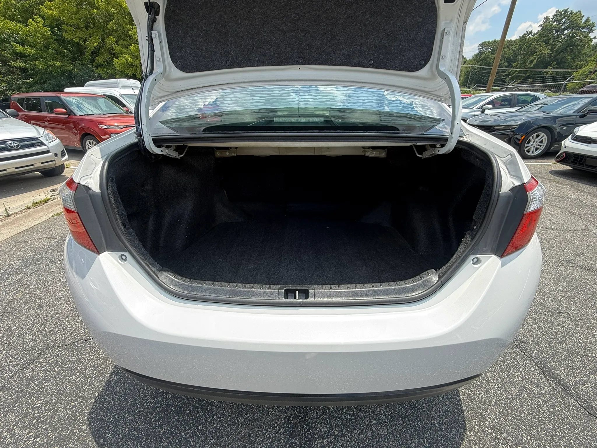 Used 2014 Toyota Corolla LE FWD image 6