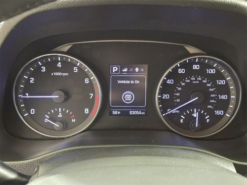 Used 2017 Hyundai Elantra Limited image 32