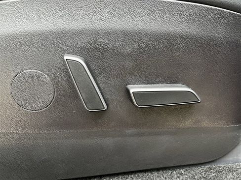 Used 2022 Tesla Model Y Performance image 24