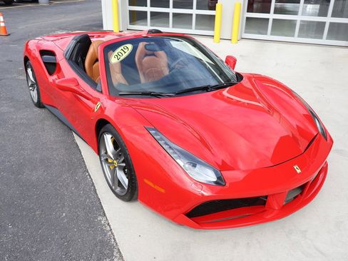 Used 2019 Ferrari 488 Spider RWD image 10