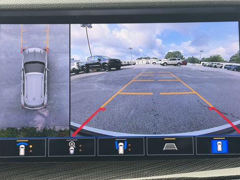 Used 2022 Buick Envision Essence w/ Technology Package I FWD image 12