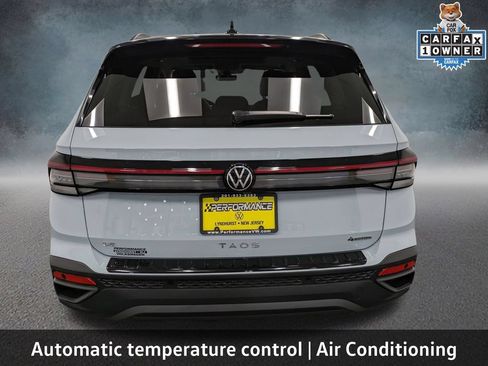 Used 2025 Volkswagen Taos SE AWD/4WD image 6