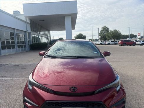 Used 2023 Toyota Corolla SE FWD image 2