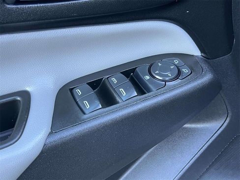 Used 2021 Chevrolet Equinox LS image 30